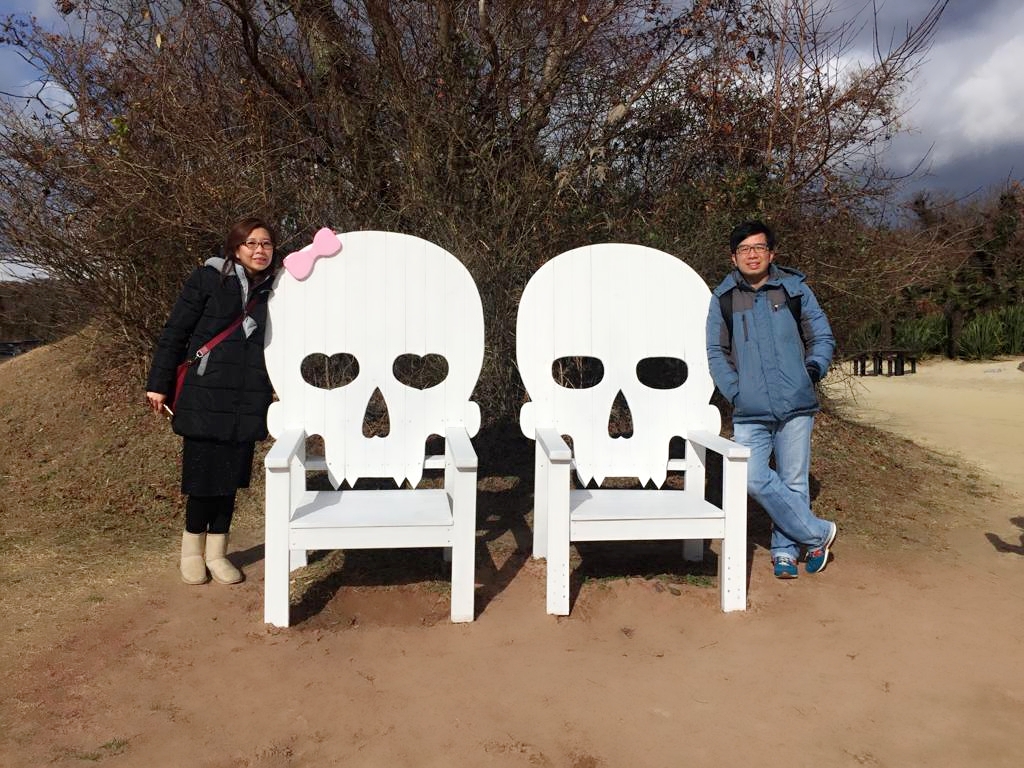 Family photos in EcoLand Jeju skeleton chairs