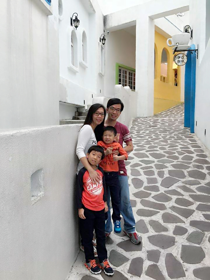 Family photo travels EDA Park Kaohsiung santorini