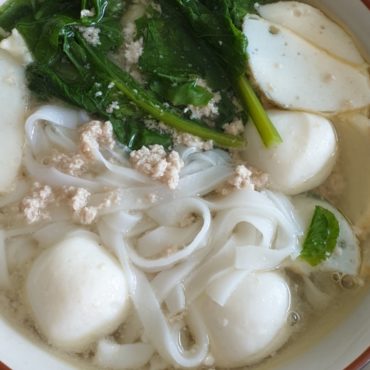Easy to cook recipe - fishball kway tiao soup