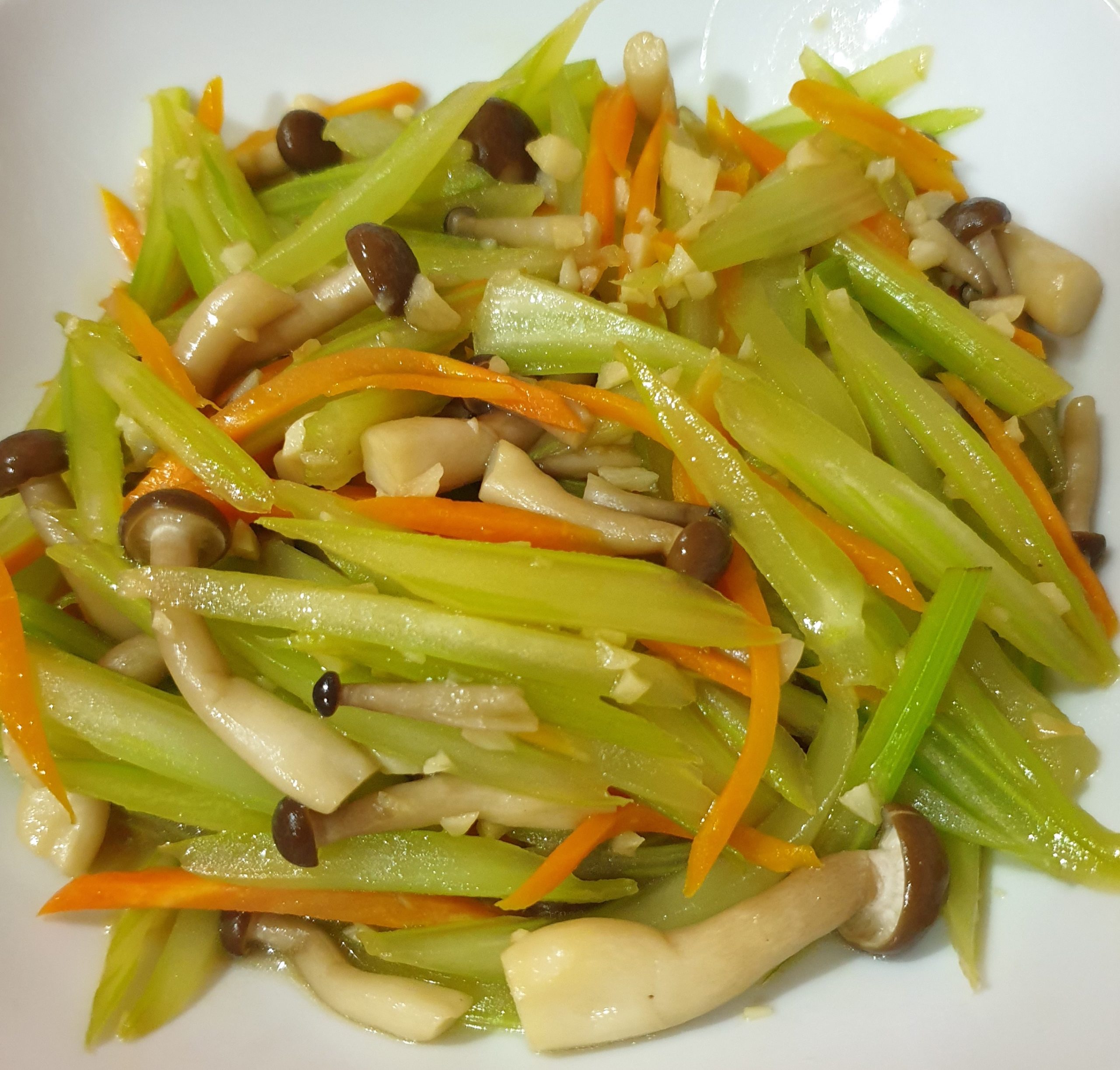 easy recipe stir fried celery and shimeji mushroom