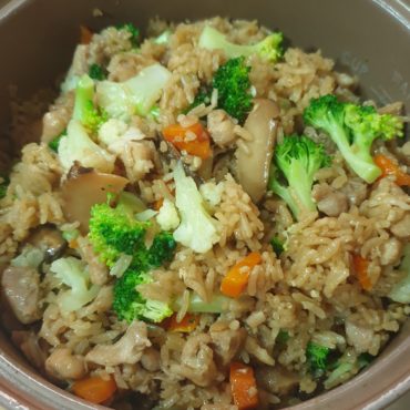 Steam rice with chicken & mix vegetable